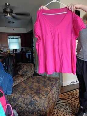 Terra & Sky Hot Pink V-Neck Eyelet Sleeve Tee Size 4X